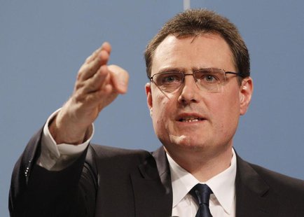 Swiss National Bank SNB Chairman Thomas Jordan speaks to media during a news conference in Bern June 20, 2013. REUTERS/Ruben Sprich Swiss National Bank SNB Chairman Thomas Jordan speaks to media during a news conference in Bern June 20, 2013. REUTERS/Ruben Sprich