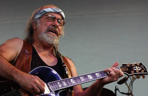 Grateful Dead lyricist Robert Hunter performs at the Alpine Valley Music Center in East Troy, Wisconsin, late August 3, 2002. The two-day mu Grateful Dead lyricist Robert Hunter performs at the Alpine Valley Music Center in East Troy, Wisconsin, late August 3, 2002. The two-day mu