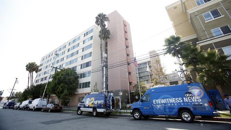 Media vehicles are parked outside the apartment complex (R) of suspect Nna Alpha Onuoha in Inglewood, California September 11, 2013. REUTERS Media vehicles are parked outside the apartment complex (R) of suspect Nna Alpha Onuoha in Inglewood, California September 11, 2013. REUTERS