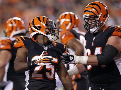Cincinnati Bengals' Giovani Bernard (25) celebrates his touchdown against the Pittsburgh Steelers with teammate Kyle Cook during the first h Cincinnati Bengals' Giovani Bernard (25) celebrates his touchdown against the Pittsburgh Steelers with teammate Kyle Cook during the first h