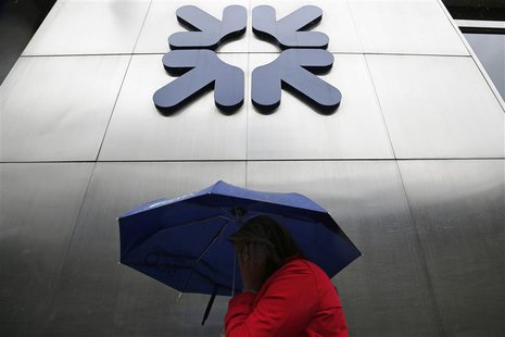 A woman shelters under an umbrella as she walks past a branch of the Royal Bank of Scotland in the City of London September 17, 2013. REUTER A woman shelters under an umbrella as she walks past a branch of the Royal Bank of Scotland in the City of London September 17, 2013. REUTER