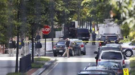 FBI agents investigate at the scene of the shooting inside the Washington Navy Yard in Washington, September 17, 2013. REUTERS/Jason Reed FBI agents investigate at the scene of the shooting inside the Washington Navy Yard in Washington, September 17, 2013. REUTERS/Jason Reed
