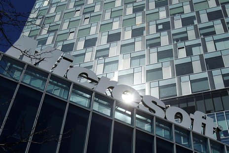 The Microsoft logo is seen at their offices in Bucharest March 20, 2013. REUTERS/Bogdan Cristel The Microsoft logo is seen at their offices in Bucharest March 20, 2013. REUTERS/Bogdan Cristel