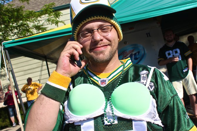 Y100 Preseason Tailgate Parties in the Summer Sun