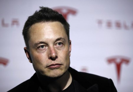 Tesla Motors Inc CEO Elon Musk talks about Tesla's new battery swapping program in Hawthorne, California June 20, 2013. REUTERS/Lucy Nichols Tesla Motors Inc CEO Elon Musk talks about Tesla's new battery swapping program in Hawthorne, California June 20, 2013. REUTERS/Lucy Nichols