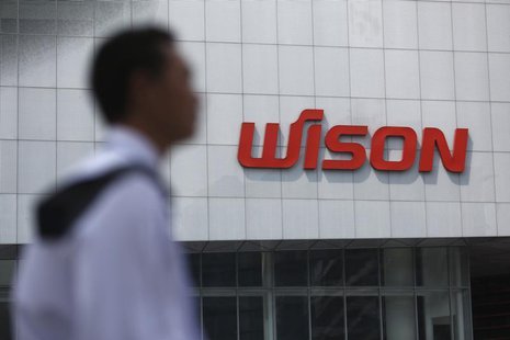 A security guard patrols outside Wison Engineering Services Co Ltd, in Shanghai September 3, 2013. REUTERS/Aly Song A security guard patrols outside Wison Engineering Services Co Ltd, in Shanghai September 3, 2013. REUTERS/Aly Song