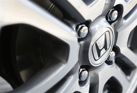 The logo of Honda Motor Co is seen on the wheel of a car outside the company showroom in Tokyo April 26, 2013. REUTERS/Yuya Shino The logo of Honda Motor Co is seen on the wheel of a car outside the company showroom in Tokyo April 26, 2013. REUTERS/Yuya Shino