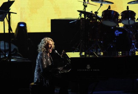 Carol King performs at the 2013 Rock and Roll Hall of Fame induction ceremony in Los Angeles April 18, 2013. REUTERS/Mario Anzuoni Carol King performs at the 2013 Rock and Roll Hall of Fame induction ceremony in Los Angeles April 18, 2013. REUTERS/Mario Anzuoni