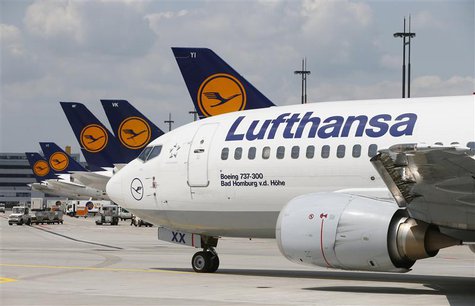 File photo of a Lufthansa Boeing 737-300 driving across the tarmac of Frankfurt airport July 12, 2013. REUTERS/Ralph Orlowski/Files File photo of a Lufthansa Boeing 737-300 driving across the tarmac of Frankfurt airport July 12, 2013. REUTERS/Ralph Orlowski/Files