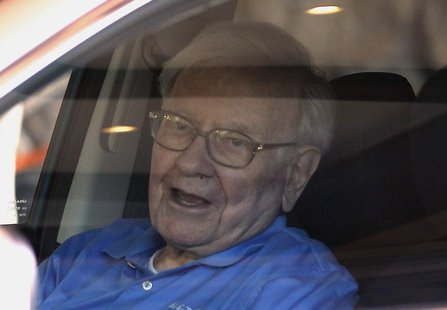 Berkshire Hathaway CEO Warren Buffett waits in his car on arrival at the annual Allen and Co. conference in Sun Valley, Idaho July 9, 2013. Berkshire Hathaway CEO Warren Buffett waits in his car on arrival at the annual Allen and Co. conference in Sun Valley, Idaho July 9, 2013.