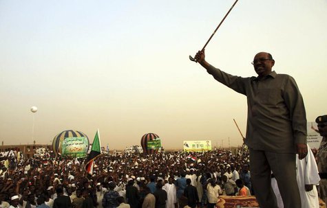 President Omar Hassan al-Bashir addresses a crowd in North Khartoum, June 8, 2013. REUTERS/Stringer President Omar Hassan al-Bashir addresses a crowd in North Khartoum, June 8, 2013. REUTERS/Stringer