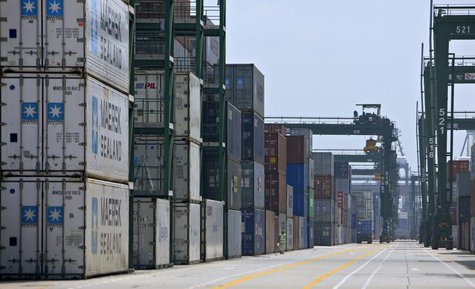 A worker walks past stacks of containers at the PSA International's Pasir Panjang terminal in Singapore December 18, 2008. REUTERS/Tim Chong A worker walks past stacks of containers at the PSA International's Pasir Panjang terminal in Singapore December 18, 2008. REUTERS/Tim Chong