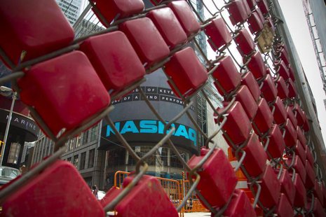 Construction crew work outside the Nasdaq MarketSite in New York's Times Square, August 23, 2013. REUTERS/Andrew Kelly Construction crew work outside the Nasdaq MarketSite in New York's Times Square, August 23, 2013. REUTERS/Andrew Kelly