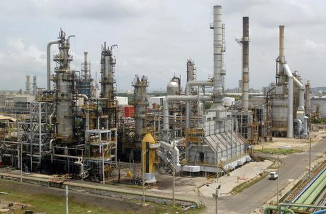 A general view of Cartagena's oil refinery August 24, 2006. REUTERS/Fredy Builes A general view of Cartagena's oil refinery August 24, 2006. REUTERS/Fredy Builes