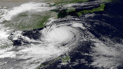Super Typhoon Usagi is seen heading west-northwest between the Philippines and Taiwan through the Luzon Strait in this 0730 GMT September 20 Super Typhoon Usagi is seen heading west-northwest between the Philippines and Taiwan through the Luzon Strait in this 0730 GMT September 20
