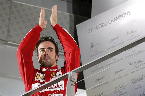 Ferrari Formula One driver Fernando Alonso of Spain claps on the podium after the Singapore F1 Grand Prix at the Marina Bay street circuit i Ferrari Formula One driver Fernando Alonso of Spain claps on the podium after the Singapore F1 Grand Prix at the Marina Bay street circuit i