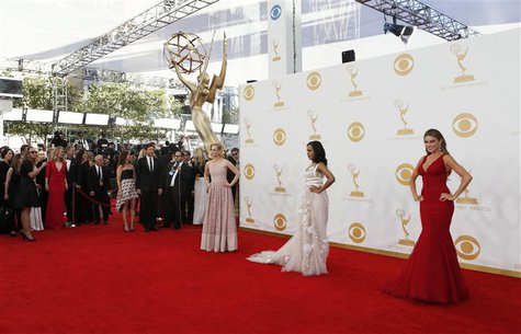 Actors January Jones (L), Kerry Washington (C) and Sofia Vergara arrive at the 65th Primetime Emmy Awards in Los Angeles September 22, 2013. Actors January Jones (L), Kerry Washington (C) and Sofia Vergara arrive at the 65th Primetime Emmy Awards in Los Angeles September 22, 2013.
