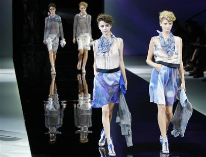 Models present creations from the Giorgio Armani Spring/Summer 2014 collection during Milan Fashion Week September 23, 2013. REUTERS/Alessan Models present creations from the Giorgio Armani Spring/Summer 2014 collection during Milan Fashion Week September 23, 2013. REUTERS/Alessan
