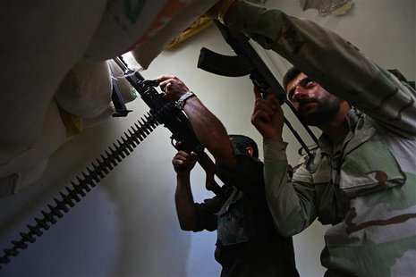 Free Syrian Army fighters aim their weapons as they take defensive positions in Aleppo's Bustan al-Qasr district, September 23, 2013. REUTER Free Syrian Army fighters aim their weapons as they take defensive positions in Aleppo's Bustan al-Qasr district, September 23, 2013. REUTER