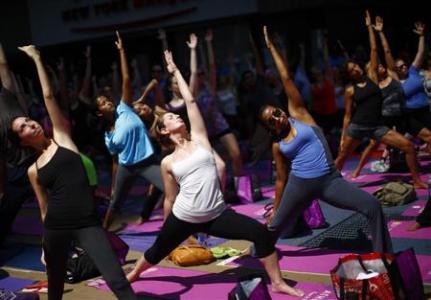People take part in a group yoga practice on the morning of the summer solstice in New York's Times Square, June 21, 2013.
REUTERS/Eric Thayer People take part in a group yoga practice on the morning of the summer solstice in New York's Times Square, June 21, 2013.
REUTERS/Eric Thayer