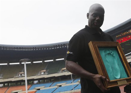 Sprinter Ben Johnson of Canada holds a cast of his footprint made after running on the track at the Seoul Olympic Stadium in Seoul September Sprinter Ben Johnson of Canada holds a cast of his footprint made after running on the track at the Seoul Olympic Stadium in Seoul September