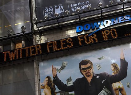 A news ticker in New York's Times Square announces an initial public offering for Twitter Inc. September 13, 2013. REUTERS/Eric Thayer A news ticker in New York's Times Square announces an initial public offering for Twitter Inc. September 13, 2013. REUTERS/Eric Thayer