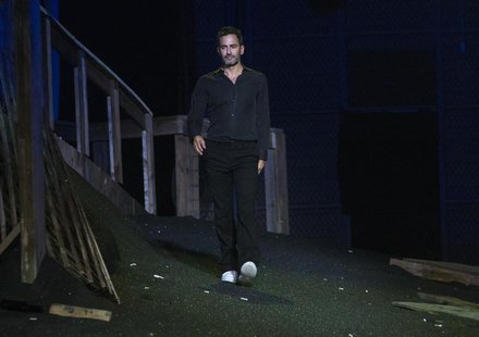 Designer Marc Jacobs greets the audience during his Spring/Summer 2014 collection show during New York Fashion Week September 12, 2013. REUT Designer Marc Jacobs greets the audience during his Spring/Summer 2014 collection show during New York Fashion Week September 12, 2013. REUT