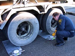 ISP Commercial Enforcement conducting weight measurement ISP Commercial Enforcement conducting weight measurement