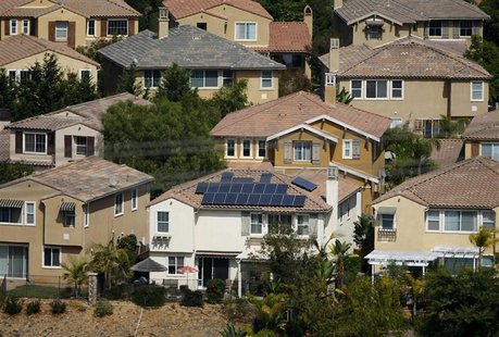 A home with solar panels on its roof is shown in a residential neighborhood in San Marcos, California September 19,2013. REUTERS/Mike Blake A home with solar panels on its roof is shown in a residential neighborhood in San Marcos, California September 19,2013. REUTERS/Mike Blake
