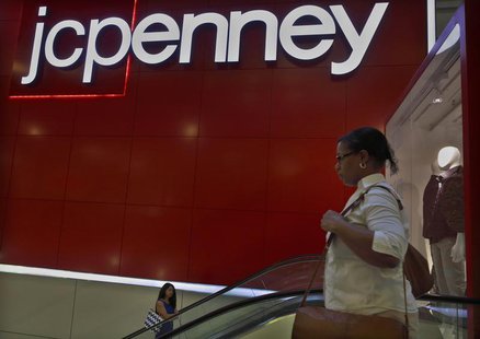 Customers ride the escalator at a J.C. Penney store in New York August 14, 2013. REUTERS/Brendan McDermid Customers ride the escalator at a J.C. Penney store in New York August 14, 2013. REUTERS/Brendan McDermid