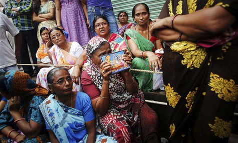 A woman prays for her relatives trapped under the rubble at the site of a collapsed residential building in Mumbai September 27, 2013. REUTE A woman prays for her relatives trapped under the rubble at the site of a collapsed residential building in Mumbai September 27, 2013. REUTE