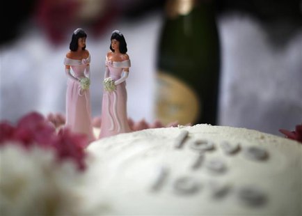 A wedding cake is seen at a reception for same-sex couples at The Abbey in West Hollywood, California, July 1, 2013. REUTERS/Lucy Nicholson A wedding cake is seen at a reception for same-sex couples at The Abbey in West Hollywood, California, July 1, 2013. REUTERS/Lucy Nicholson