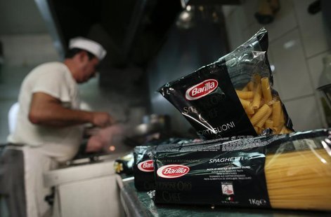 Packs of Barilla pasta are seen in the kitchen of a restaurant in Rome September 27, 2013. REUTERS/Tony Gentile Packs of Barilla pasta are seen in the kitchen of a restaurant in Rome September 27, 2013. REUTERS/Tony Gentile