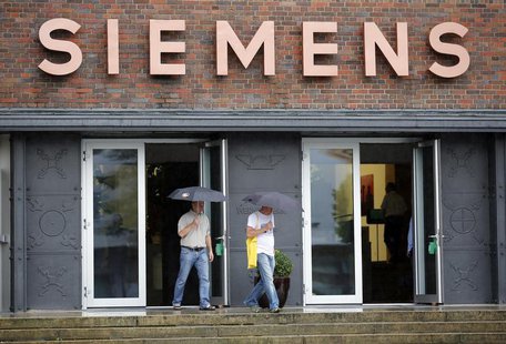People walk out of an office building of Siemens AG in Berlin July 29, 2013. REUTERS/Fabrizio Bensch People walk out of an office building of Siemens AG in Berlin July 29, 2013. REUTERS/Fabrizio Bensch