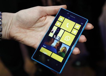 The new Nokia Lumia 520 is pictured during the Mobile World Congress in Barcelona February 25, 2013. REUTERS/Gustau Nacarino The new Nokia Lumia 520 is pictured during the Mobile World Congress in Barcelona February 25, 2013. REUTERS/Gustau Nacarino
