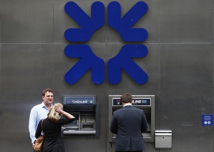 A man uses a cashpoint machine outside a branch of the Royal Bank of Scotland in the City of London August 2, 2013. REUTERS/Andrew Winning A man uses a cashpoint machine outside a branch of the Royal Bank of Scotland in the City of London August 2, 2013. REUTERS/Andrew Winning