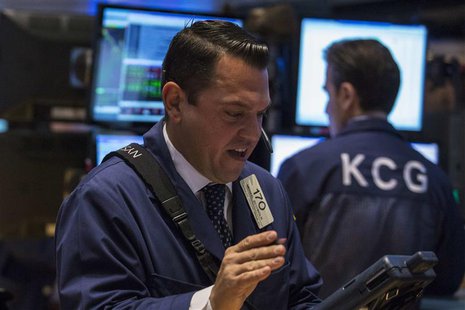 Traders work on the floor of the New York Stock Exchange, October 1, 2013. REUTERS/Brendan McDermid Traders work on the floor of the New York Stock Exchange, October 1, 2013. REUTERS/Brendan McDermid