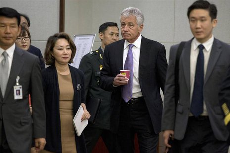 U.S. Secretary of Defense Chuck Hagel (2nd R) arrives at the 45th Security Consultative Meeting at Defence Ministry in Seoul, October 2, 201 U.S. Secretary of Defense Chuck Hagel (2nd R) arrives at the 45th Security Consultative Meeting at Defence Ministry in Seoul, October 2, 201