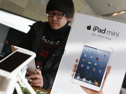 A student tries Apple Inc's iPad mini at an electronics store in central Seoul January 18, 2013. REUTERS/Lee Jae-Won A student tries Apple Inc's iPad mini at an electronics store in central Seoul January 18, 2013. REUTERS/Lee Jae-Won