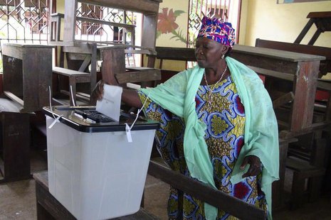 A woman casts her ballot at a polling station in Guinea's capital Conakry September 28, 2013. REUTERS/Saliou Samb A woman casts her ballot at a polling station in Guinea's capital Conakry September 28, 2013. REUTERS/Saliou Samb
