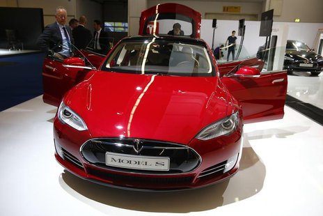 A Tesla model S car is displayed during a media preview day at the Frankfurt Motor Show (IAA) September 10, 2013. REUTERS/Kai Pfaffenbach A Tesla model S car is displayed during a media preview day at the Frankfurt Motor Show (IAA) September 10, 2013. REUTERS/Kai Pfaffenbach