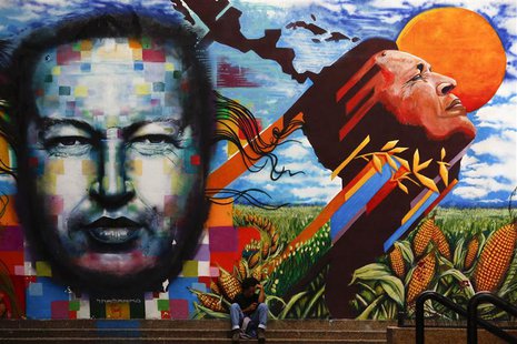A man sits next to a mural depecting the late Venezuelan President Hugo Chavez in downtown Caracas September 23, 2013. REUTERS/Jorge Silva A man sits next to a mural depecting the late Venezuelan President Hugo Chavez in downtown Caracas September 23, 2013. REUTERS/Jorge Silva