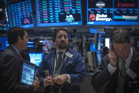 Traders work on the floor of the New York Stock Exchange, October 3, 2013. REUTERS/Brendan McDermid Traders work on the floor of the New York Stock Exchange, October 3, 2013. REUTERS/Brendan McDermid