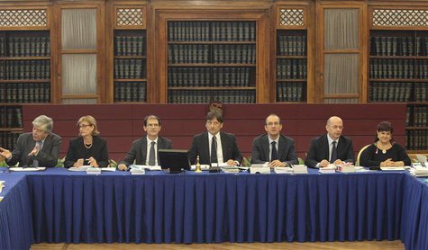 Members of the Italian Senate committee for immunity attend a meeting at the Senate in Rome October 4, 2013. REUTERS/Remo Casilli Members of the Italian Senate committee for immunity attend a meeting at the Senate in Rome October 4, 2013. REUTERS/Remo Casilli