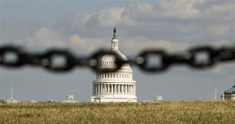 The U.S. Capitol is photographed behind a chain fence in Washington September 30, 2013. REUTERS/Kevin Lamarque The U.S. Capitol is photographed behind a chain fence in Washington September 30, 2013. REUTERS/Kevin Lamarque