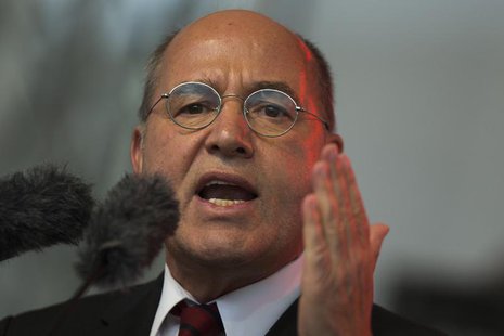 The top-candidate of the left-wing Die Linke party Gregor Gysi speaks during an election campaign event in Berlin, September 20, 2013. REUTE The top-candidate of the left-wing Die Linke party Gregor Gysi speaks during an election campaign event in Berlin, September 20, 2013. REUTE