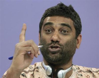 Kumi Naidoo, Executive Director of Greenpeace International, gestures during a news conference in Moscow August 14, 2012.
Credit: Reuters/Maxim Shemetov Kumi Naidoo, Executive Director of Greenpeace International, gestures during a news conference in Moscow August 14, 2012.
Credit: Reuters/Maxim Shemetov