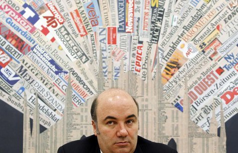 Banca Monte Paschi di Siena CEO Fabrizio Viola attends a news conference in downtown Milan January 28, 2013. REUTERS/Alessandro Garofalo Banca Monte Paschi di Siena CEO Fabrizio Viola attends a news conference in downtown Milan January 28, 2013. REUTERS/Alessandro Garofalo