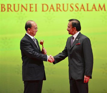 Myanmar's President Thein Sein (L), chairman of the next ASEAN Summit, shakes hand with Brunei's Sultan Hassanal Bolkiah after receiving the Myanmar's President Thein Sein (L), chairman of the next ASEAN Summit, shakes hand with Brunei's Sultan Hassanal Bolkiah after receiving the