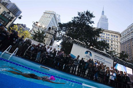 U.S. long-distance swimmer Diana Nyad begins her 48 hour continuous swim at Herald Square in New York October 8, 2013. REUTERS/Eduardo Munoz U.S. long-distance swimmer Diana Nyad begins her 48 hour continuous swim at Herald Square in New York October 8, 2013. REUTERS/Eduardo Munoz